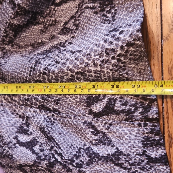 28. Ann Taylor, Women's dress Petite, Size OP, Snake skin design - Picture 11 of 11